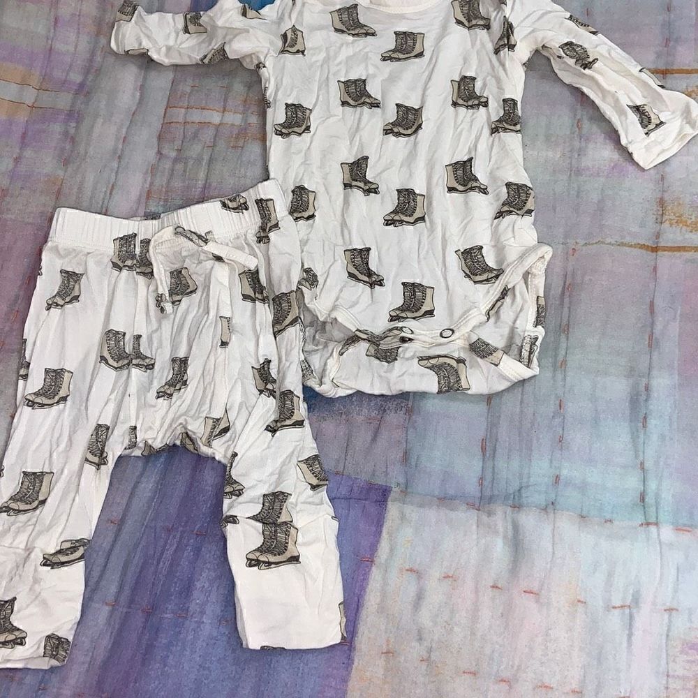 Kate Quinn bamboo pajama set 0/3